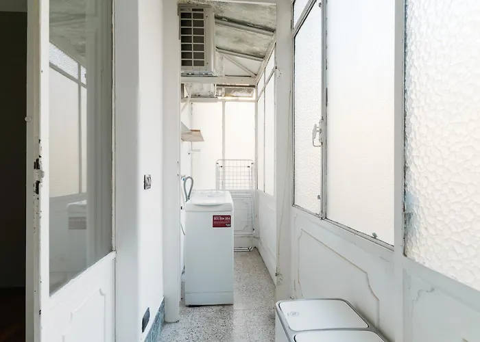 Guesthost - Modern Flat Near Darsena Apartmán